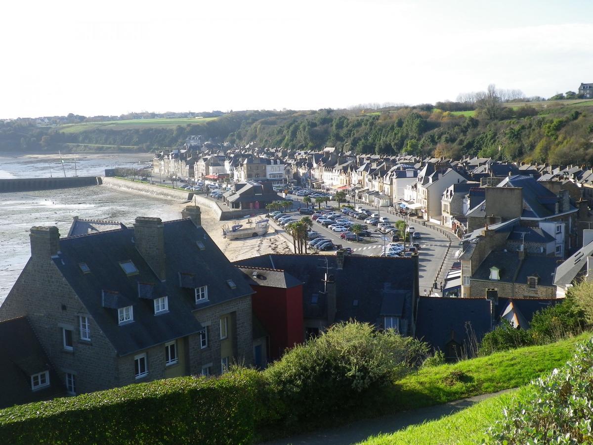 Appartement Cancale Port mer, les pieds dans l'eau Extérieur photo